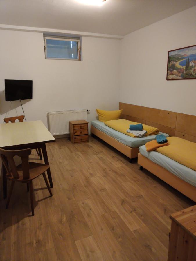 Pension Dorfstrasse 6 Stetten  Habitación foto